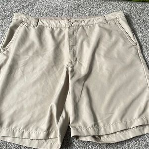 Tour Max Men’s tan golf shorts with pockets